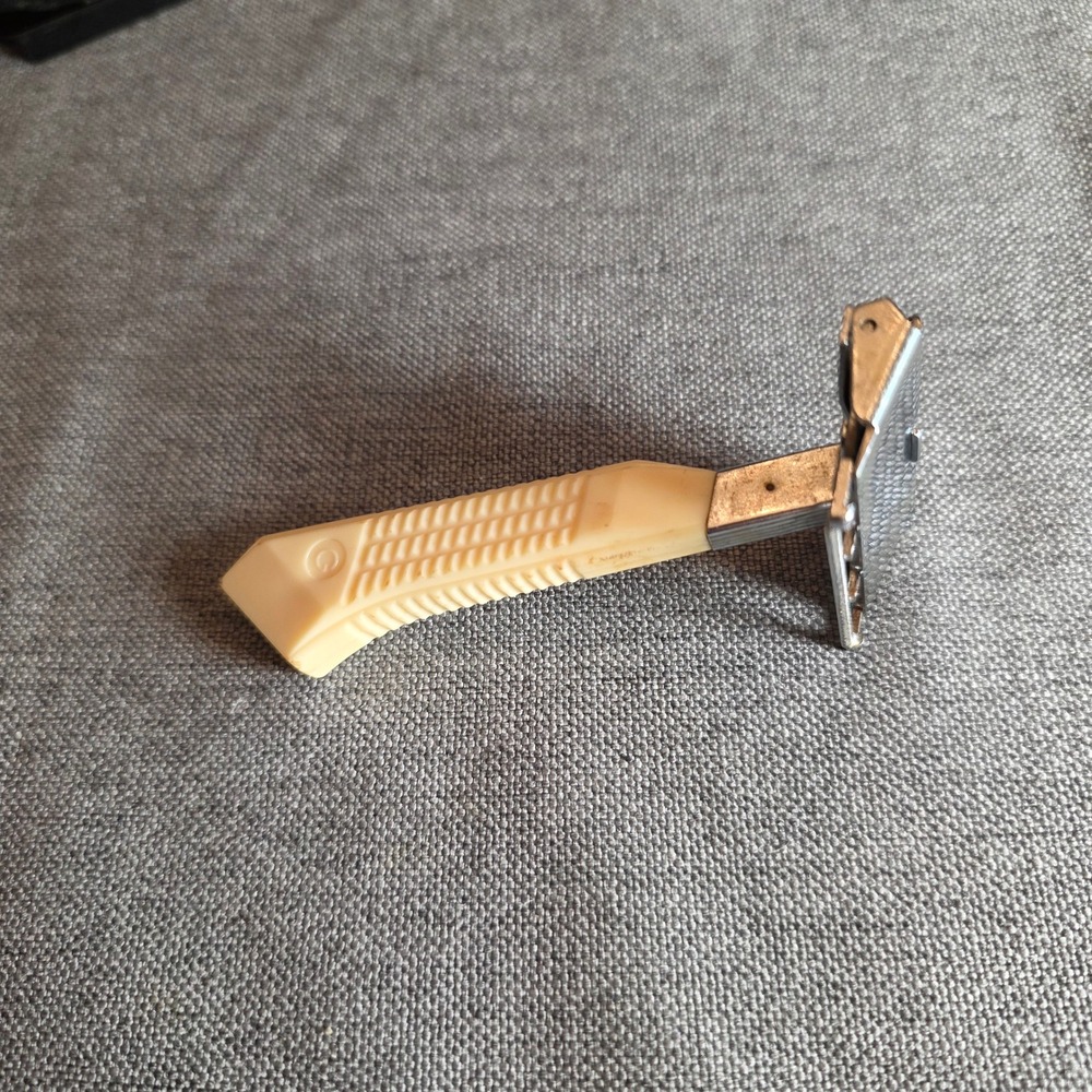 Vintage Gem Single Edge Safety Razor G Logo Cream Plastic Handle‎ Made in USA